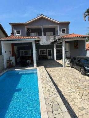 Casa com piscina na Martim de Sá